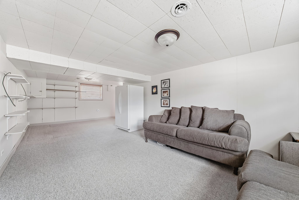 178 West Normandy Drive Chicago Heights, IL 60411 - Photo 16 of 19 a living room with furniture and a couch