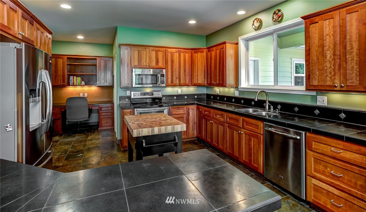 5740 Mertz Road Bellingham, WA 98226 - Photo 15 of 25