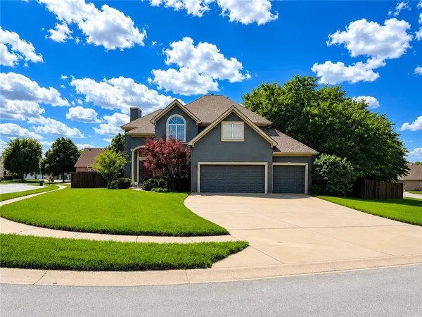$585,000 | 10816 North Mattox Court, Kansas City, MO 64154