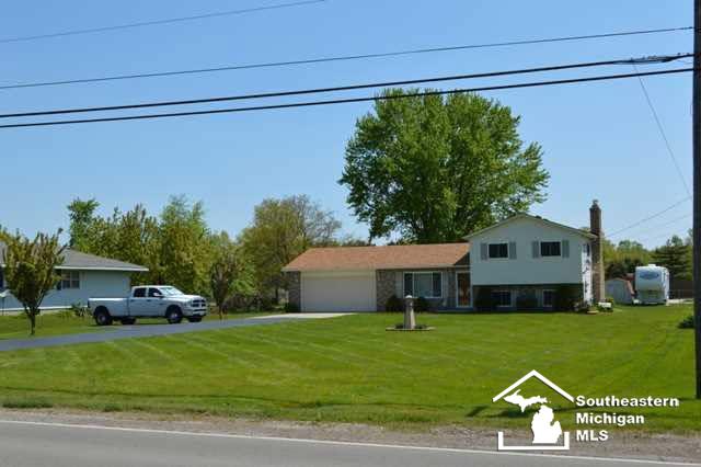 11432 Grafton Road Carleton, MI 48117 - Photo 3 of 33