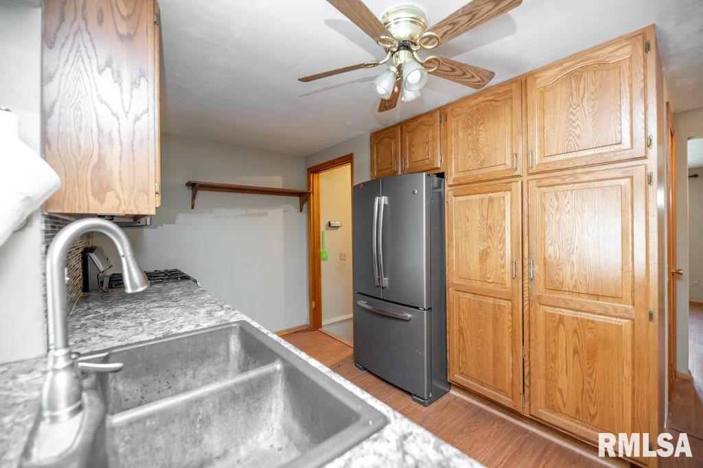 1806 State Street Pekin, IL 61554 - Photo 16 of 41