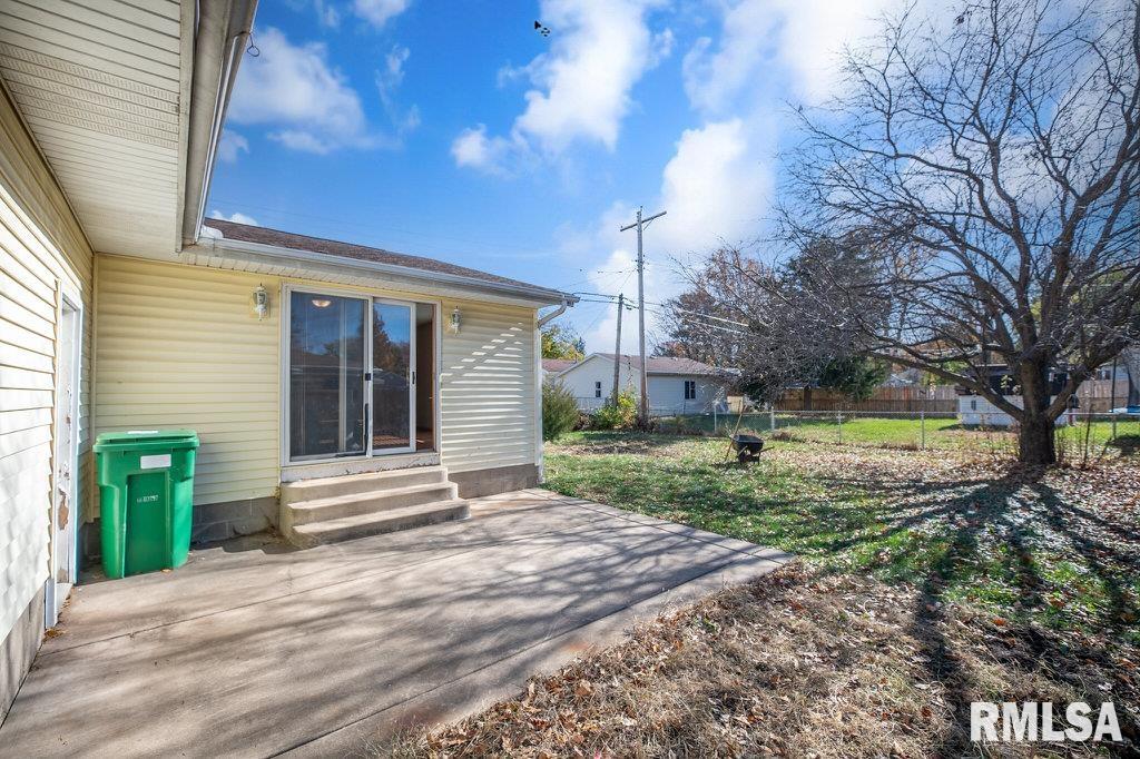 1806 State Street Pekin, IL 61554 - Photo 4 of 41