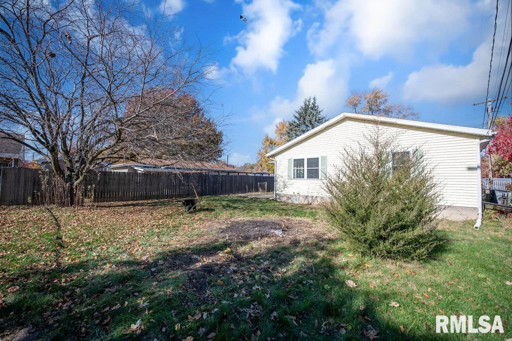 1806 State Street Pekin, IL 61554 - Photo 7 of 41