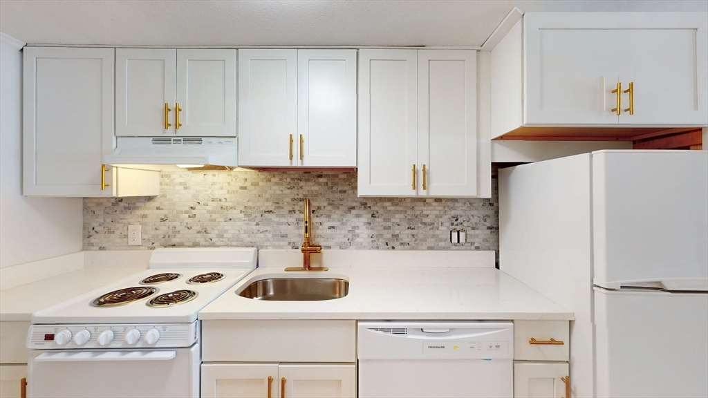 513 Beacon Street, Unit 3 Boston, MA 02215 - Photo 9 of 14