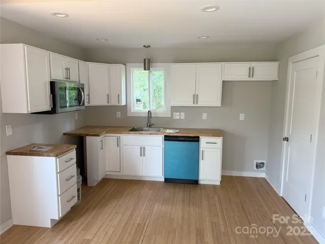 $490,000 | 3 Freeport Lane, Asheville, NC 28806