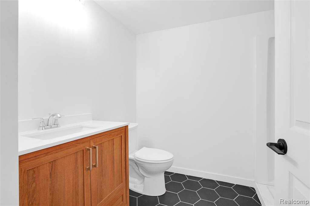 21423 Gill Road Farmington Hills, MI 48335 - Photo 20 of 32