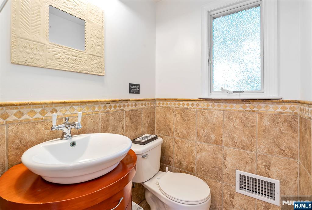 740 River Road Teaneck, NJ 07666 - Photo 15 of 34