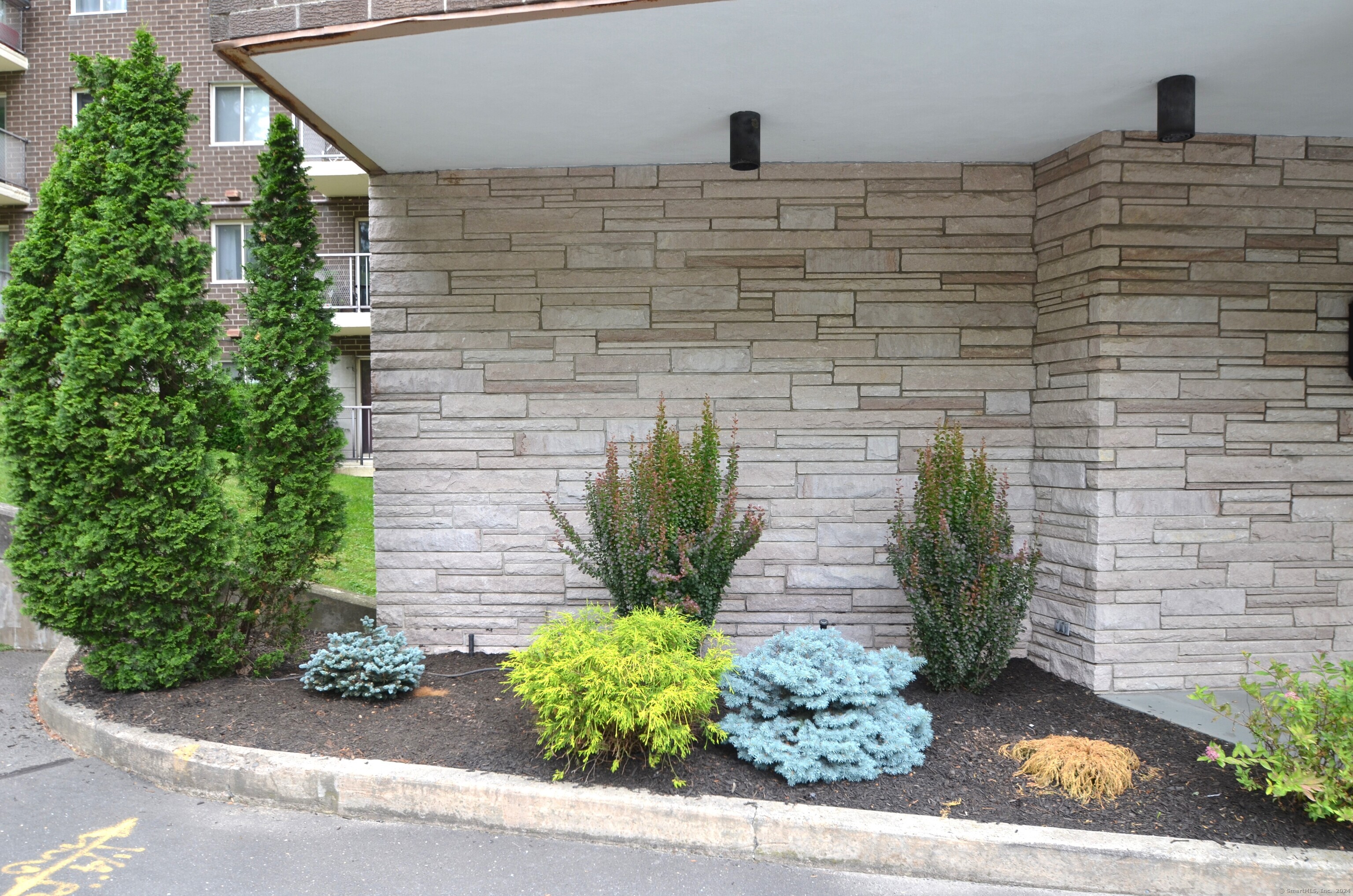 3900 Park Avenue, Unit 5H Bridgeport, CT 06604 - Photo 21 of 27 a view of a street with potted plants