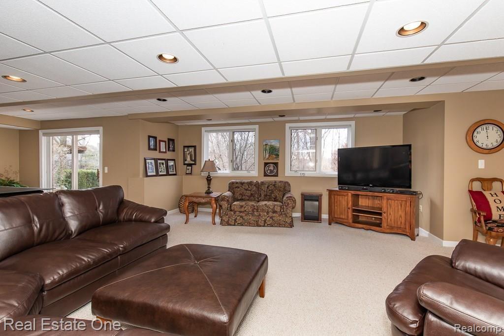 415 Springview Drive Rochester, MI 48307 - Photo 35 of 49 Springview MLS-W057.jpg