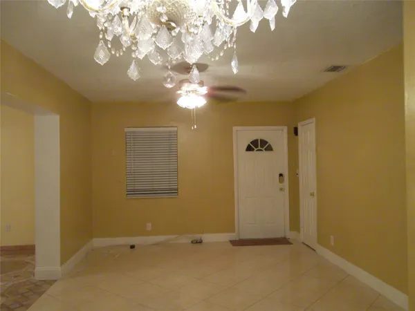 $4,300 | 930 Northeast 160th Street, North Miami Beach, FL 33162