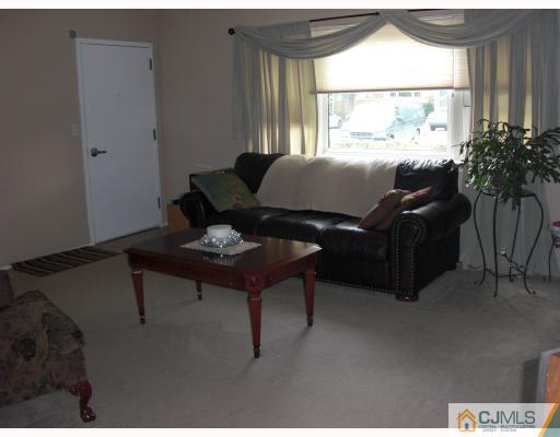 193 Evergreen Road, Unit 1A 1A Edison, NJ 08837 - Photo 3 of 8 Gallery Image 3