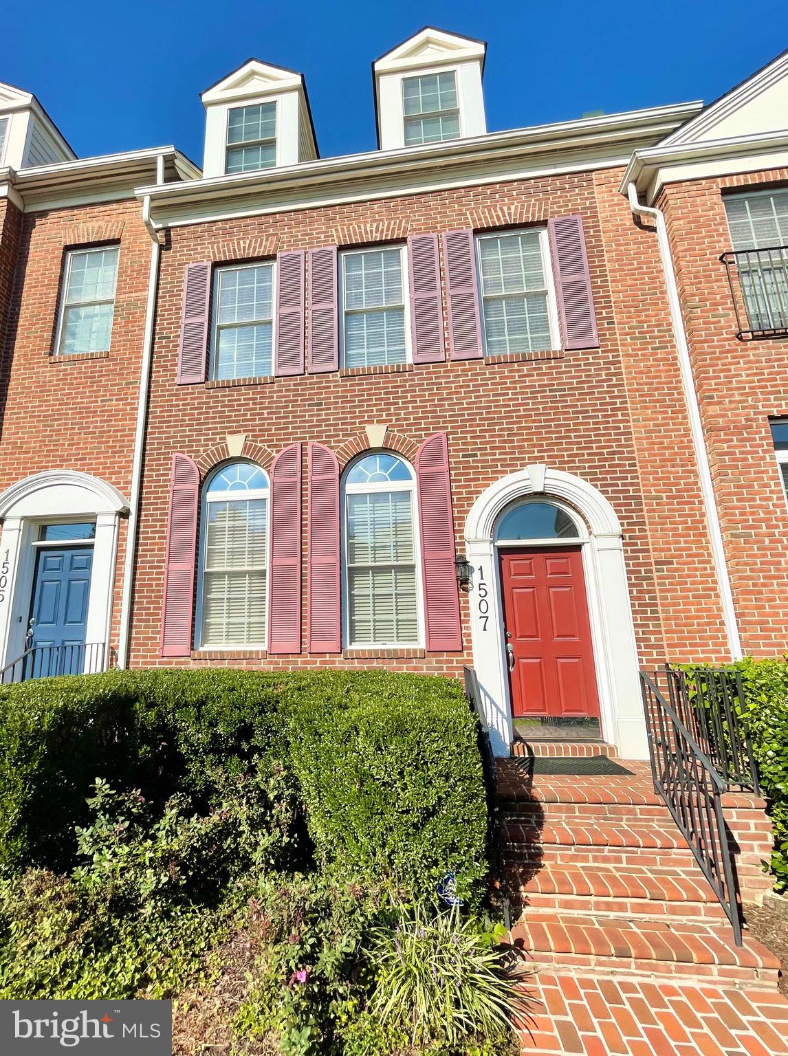 1507 Portner Road Alexandria, VA 22314 - Photo 2 of 35