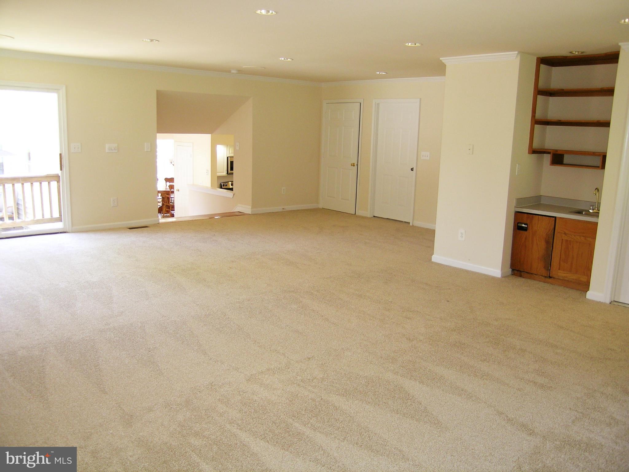 6605 Runkles Road Mount Airy, MD 21771 - Photo 5 of 29 Family Room w/ Wet Bar.