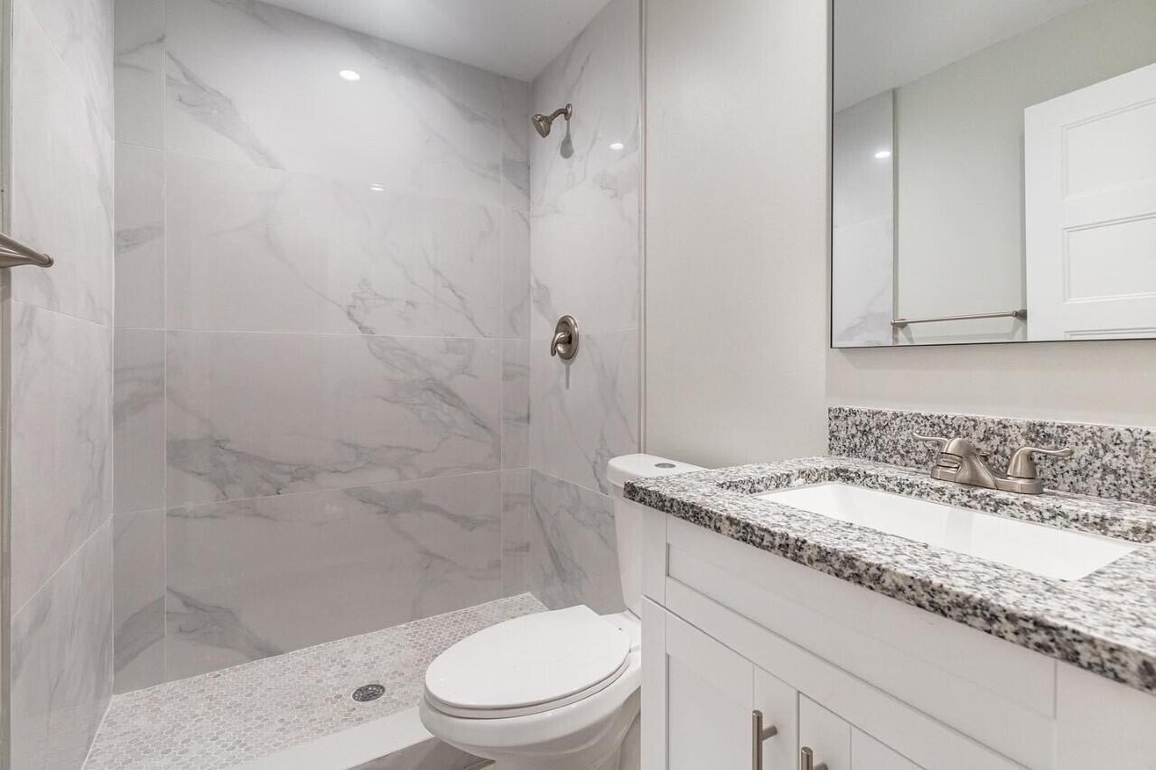 3901 Gulfstream Road, Unit 2B Lake Worth Beach, FL 33461 - Photo 14 of 14 thumbnail_IMG_8630