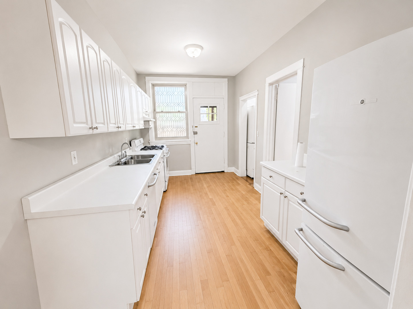 4149 North Sheridan Road, Unit 1 Chicago, IL 60613 - Photo 8 of 11