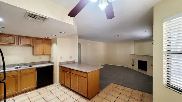 $1,295 | 1204 Observation Drive, Unit 101, Las Vegas, NV 89128