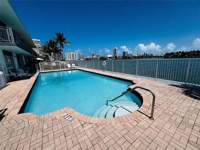 $2,550 | 946 Bay Drive, Unit 2, Miami Beach, FL 33141