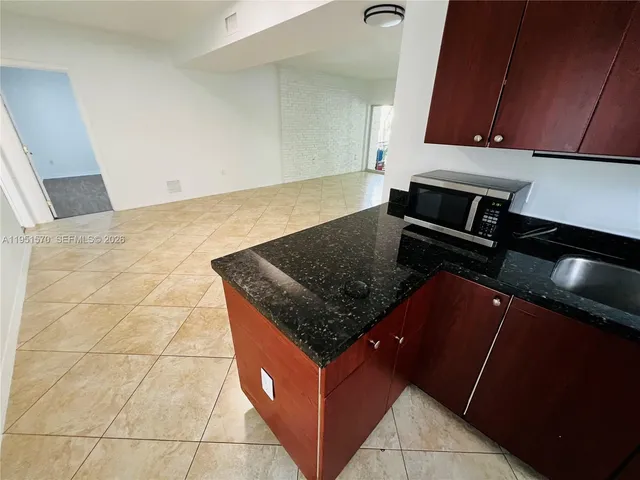 $2,550 | 946 Bay Drive, Unit 2, Miami Beach, FL 33141
