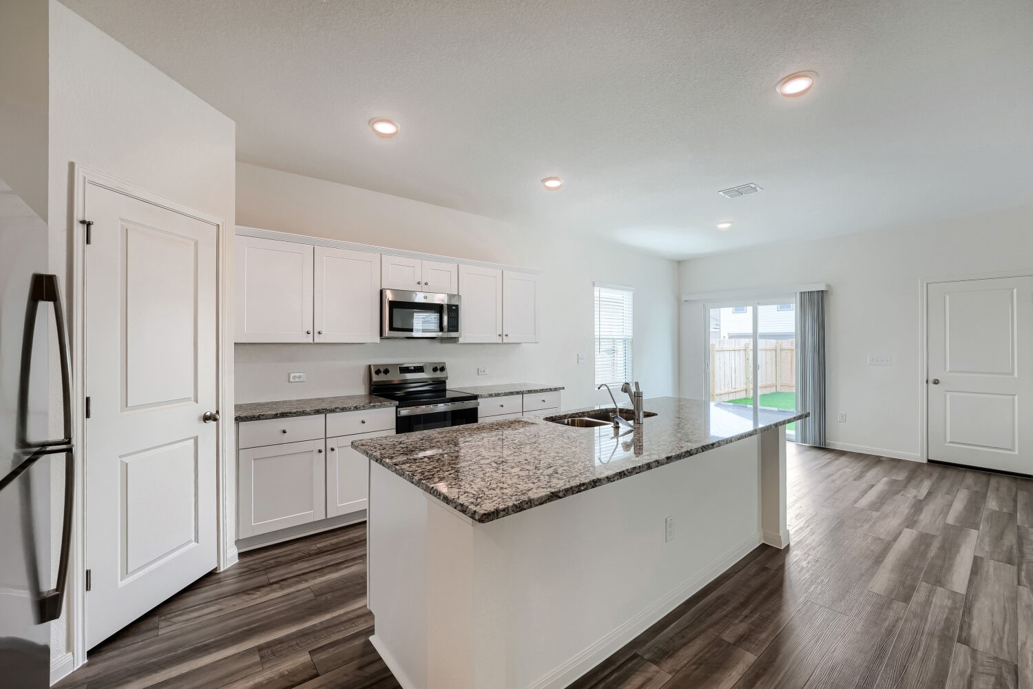 124 Mullen Way Taylor, TX 76574 - Photo 4 of 22
