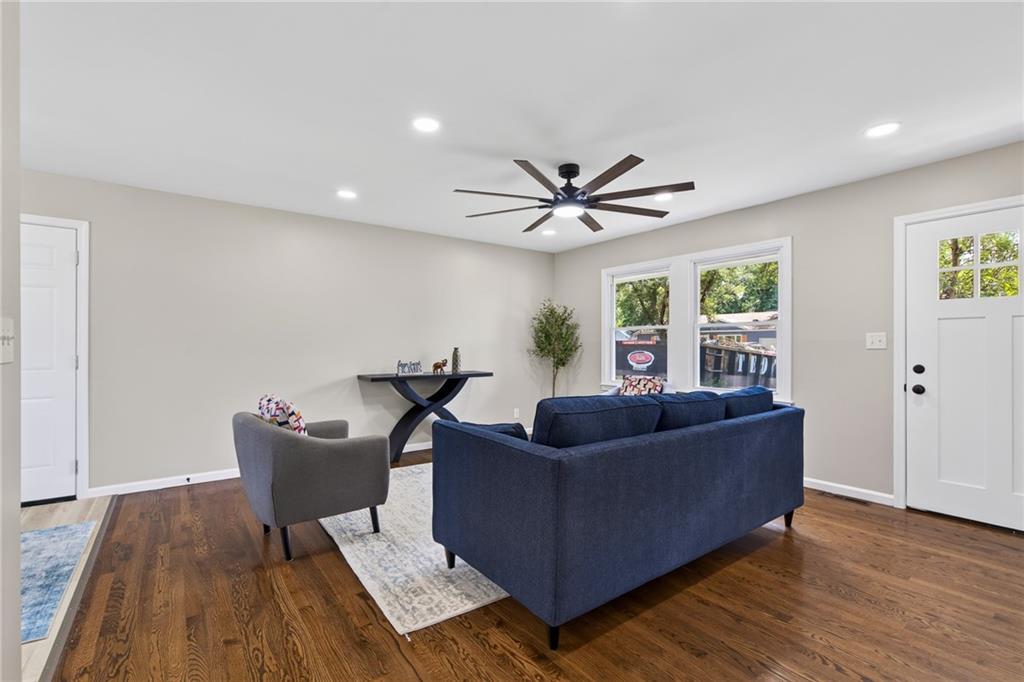 3016 Porter Road Independence, MO 64055 - Photo 4 of 26 Gallery Image 4