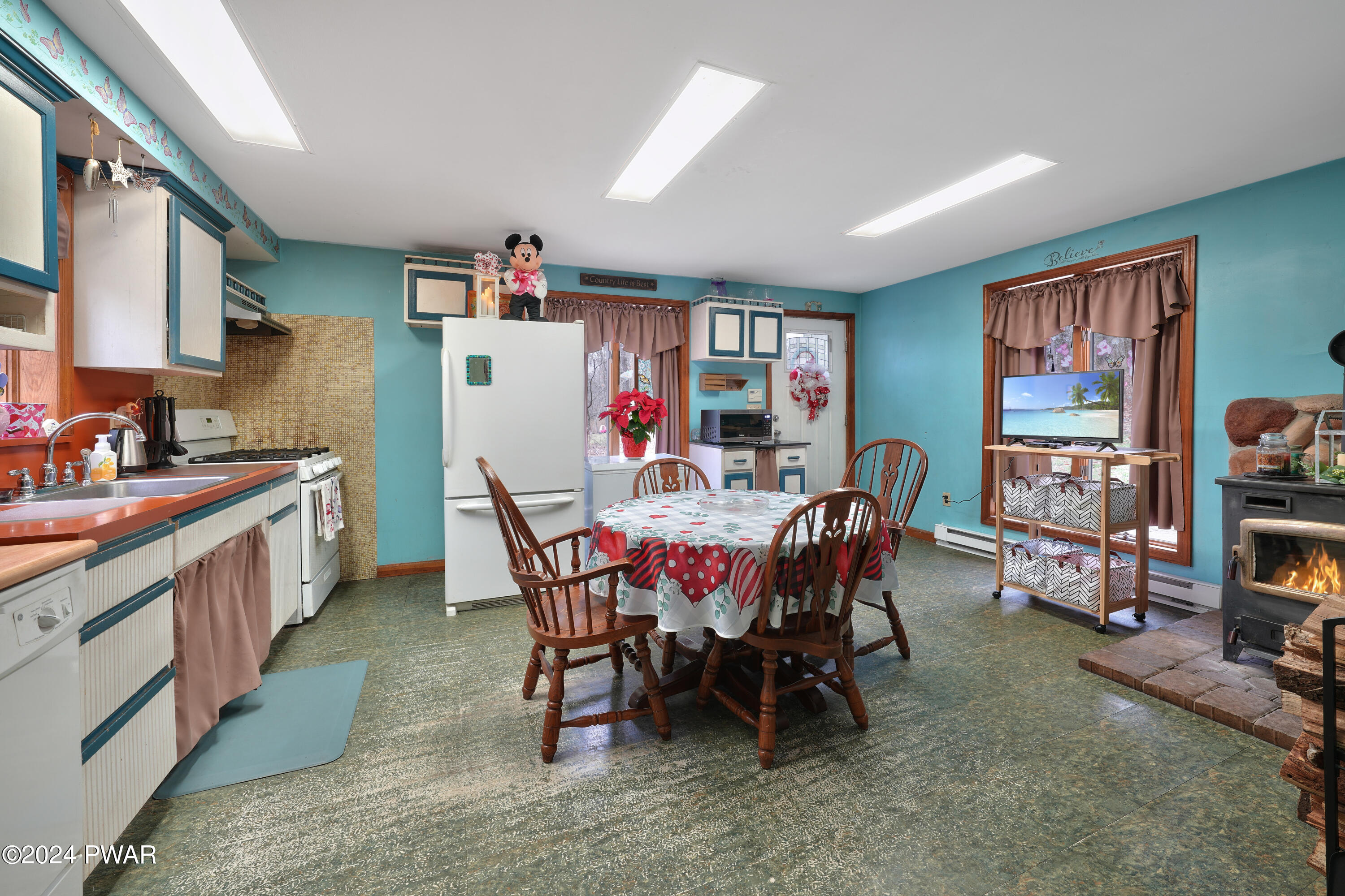 105 Rosewood Road Dingmans Ferry, PA 18328 - Photo 8 of 16 LEX00037-HDR