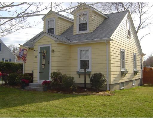 75 Pearse Road Swansea, MA 02777 - Photo 2 of 15 Gallery Image 2