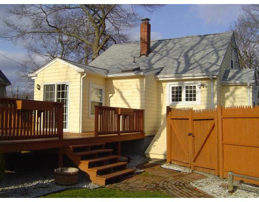 75 Pearse Road Swansea, MA 02777 - Photo 4 of 15 Gallery Image 4
