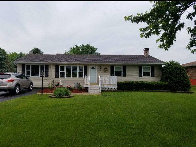595 Penrose Road Dixon, IL 61021 - Photo 1 of 13