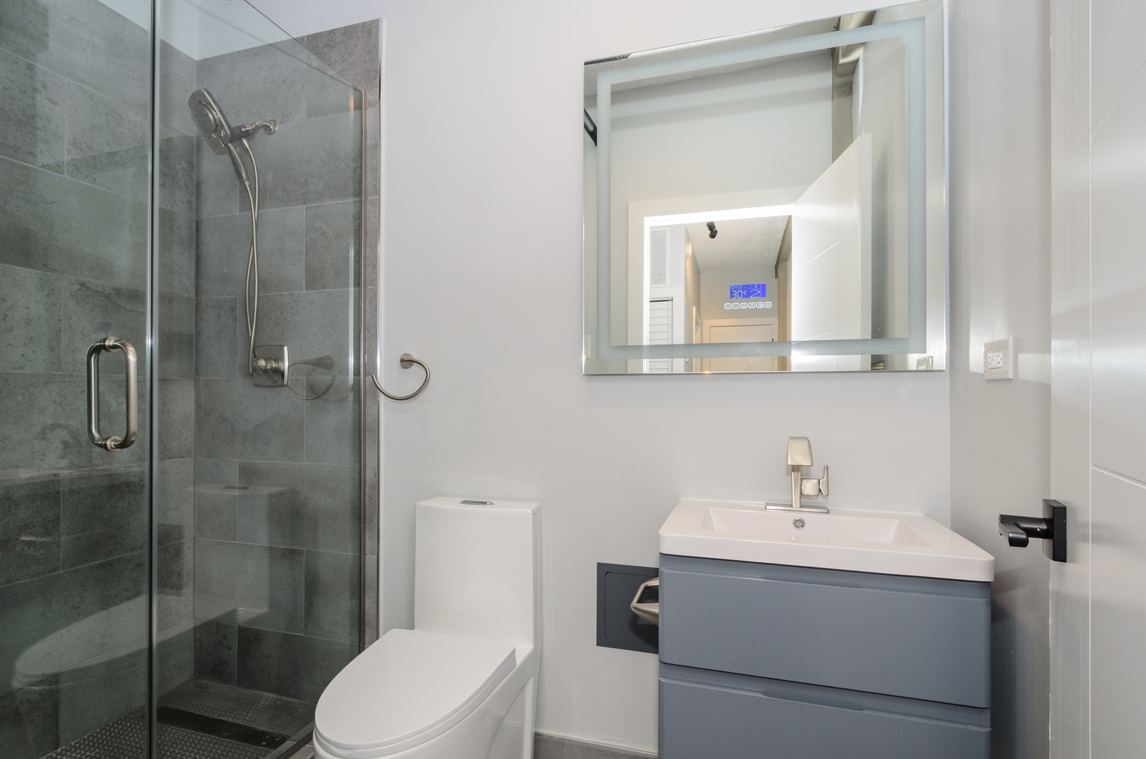 7645 North Sheridan Road, Unit 216 Chicago, IL 60626 - Photo 8 of 14 a bathroom with a sink toilet and shower