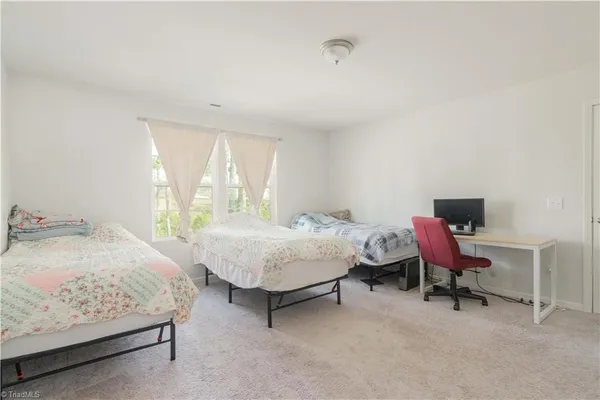 $300,000 | 560 North Main Street, Denton, NC 27239