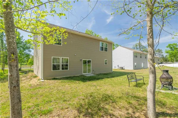$300,000 | 560 North Main Street, Denton, NC 27239
