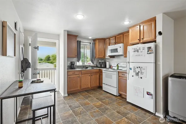 $930,000 | 108 Baker Street, Unit 14, Everson, WA 98247