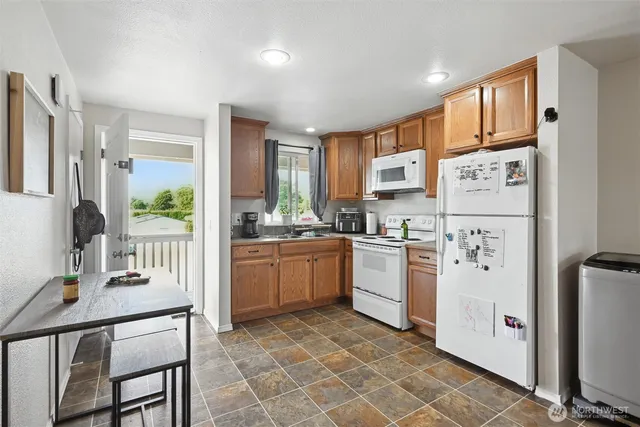 $930,000 | 108 Baker Street, Unit 14, Everson, WA 98247