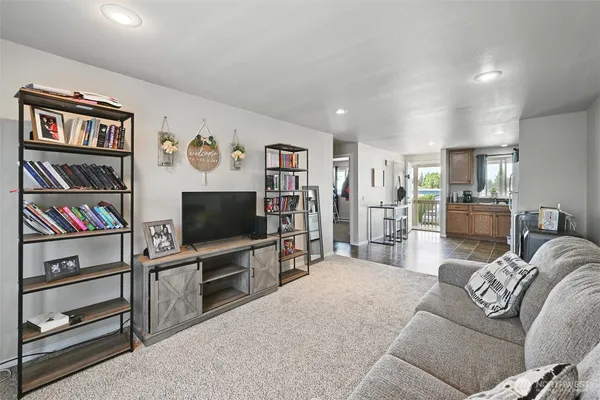 $930,000 | 108 Baker Street, Unit 14, Everson, WA 98247