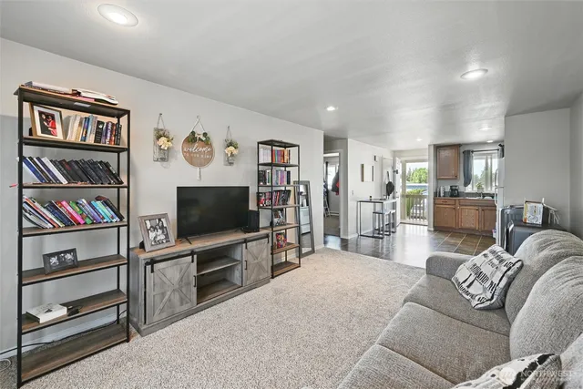 $930,000 | 108 Baker Street, Unit 14, Everson, WA 98247