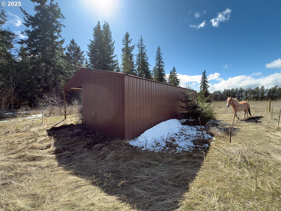 136 Sleepy Hollow Road White Salmon, WA 98672 - Photo 20 of 47 Barn