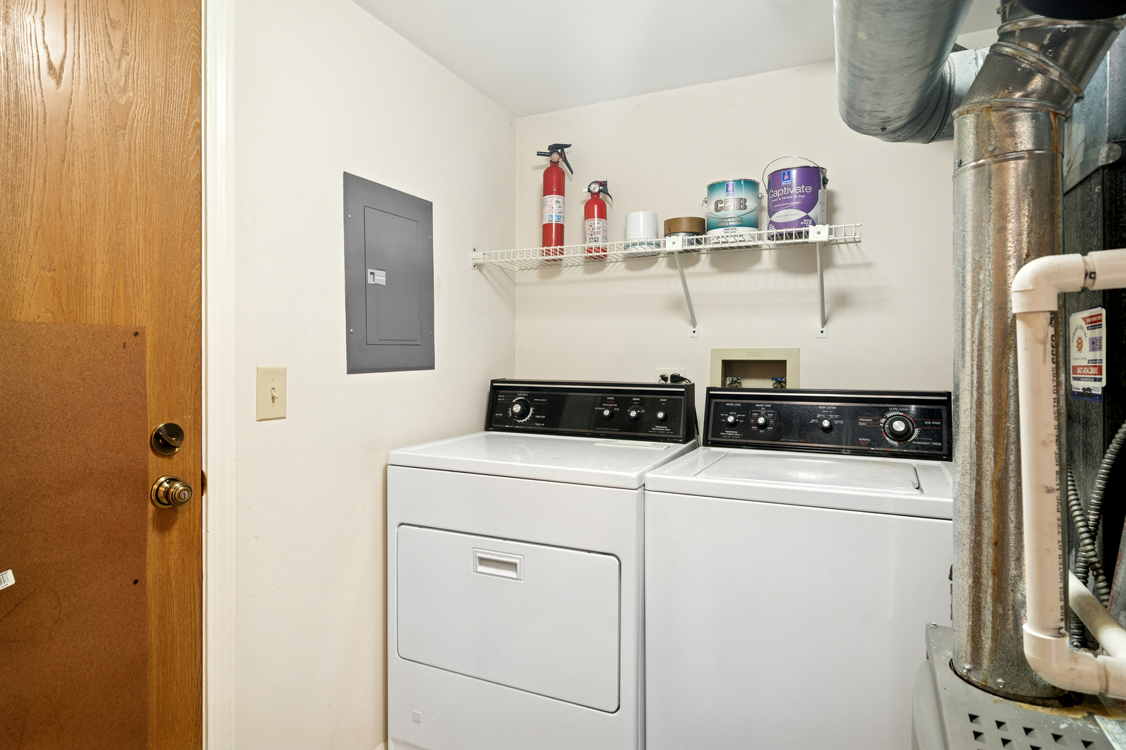 988 Ridgefield Lane Wheeling, IL 60090 - Photo 11 of 18 a view of washer and dryer with kitchen in the background