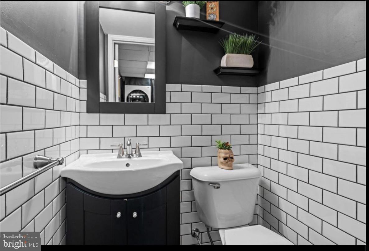 809 Millwood Road Philadelphia, PA 19115 - Photo 13 of 20 a bathroom with a sink and a mirror