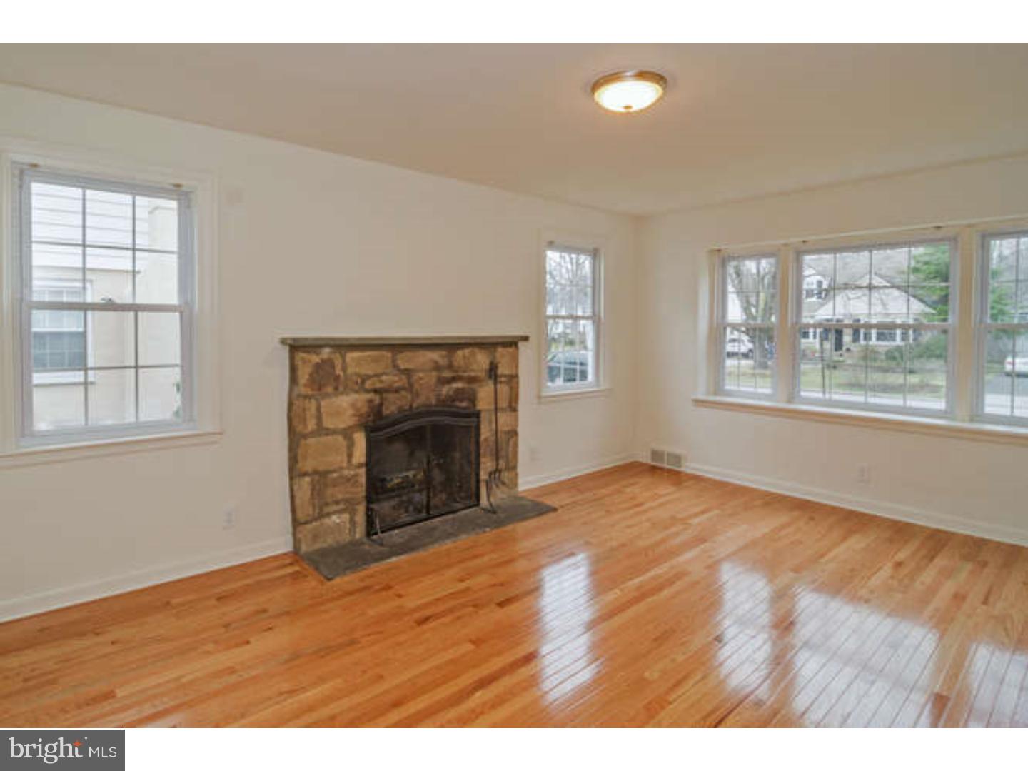 1165 Cumberland Road Abington, PA 19001 - Photo 3 of 25 Living Room