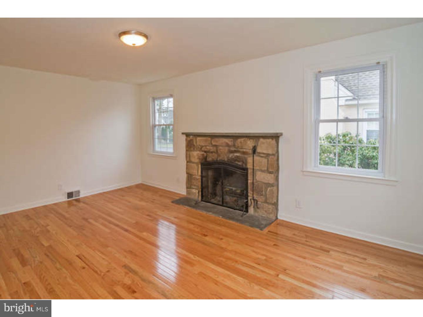 1165 Cumberland Road Abington, PA 19001 - Photo 4 of 25 Living Room