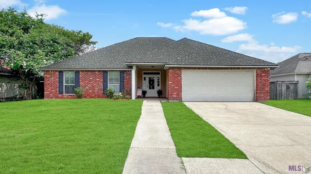 $290,000 | 43208 South Henderson Avenue, Prairieville, LA 70769