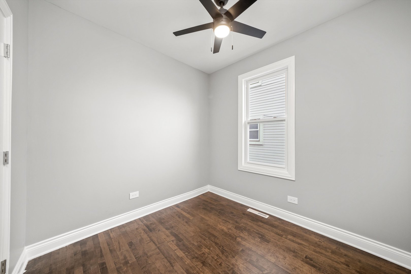 5237 Long Avenue Chicago, IL 60638 - Photo 14 of 41 an empty room with a window