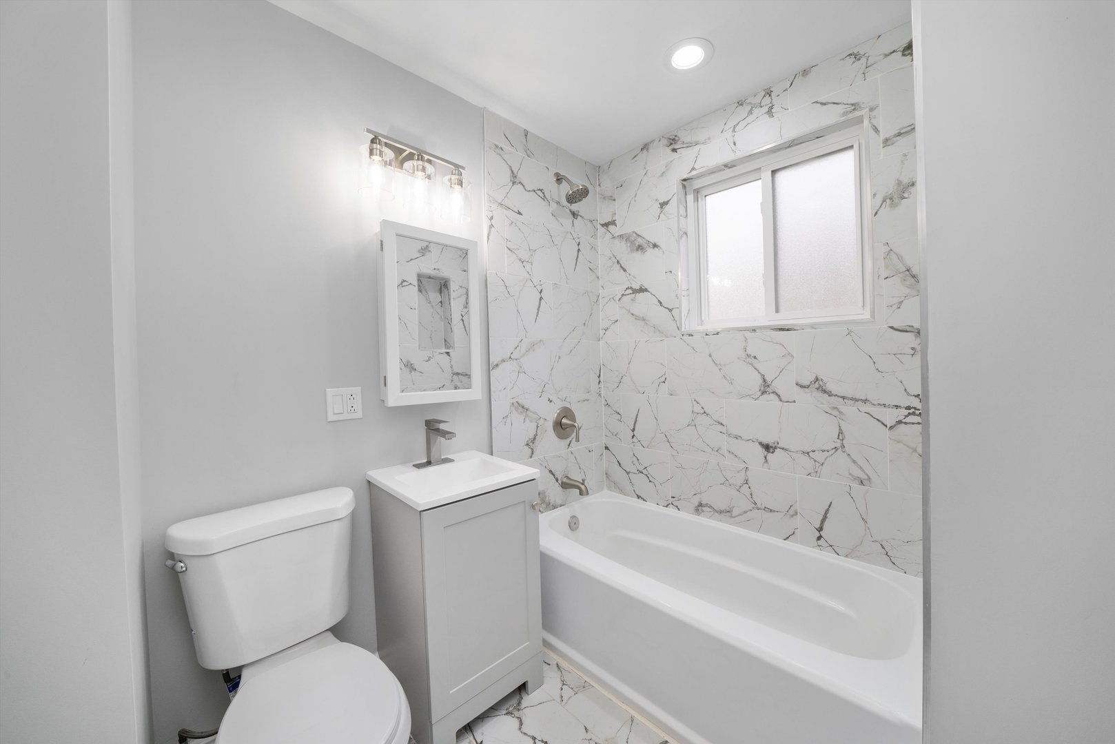 5237 Long Avenue Chicago, IL 60638 - Photo 17 of 41 a bathroom with a toilet sink and bathtub