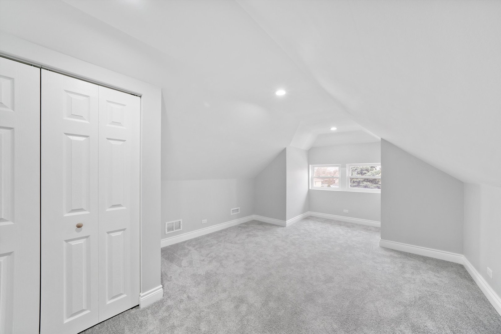 5237 Long Avenue Chicago, IL 60638 - Photo 21 of 41 a view of an empty room and closet area