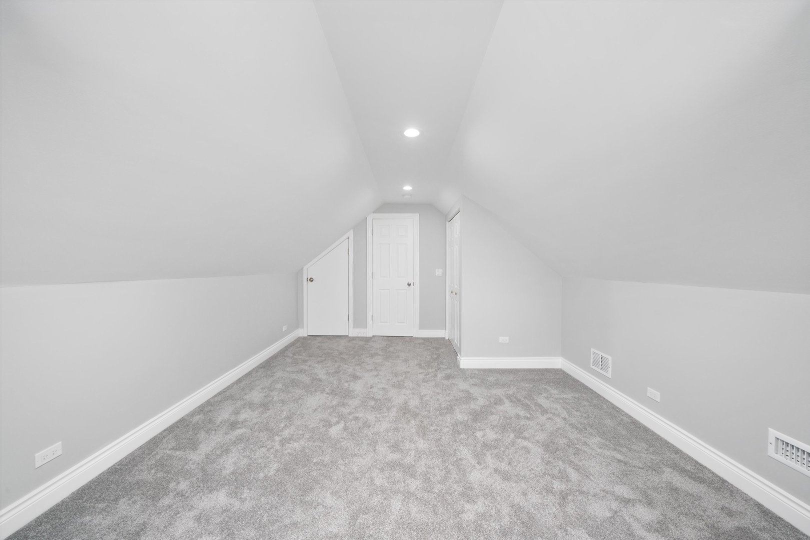 5237 Long Avenue Chicago, IL 60638 - Photo 22 of 41 an empty room with an entryway