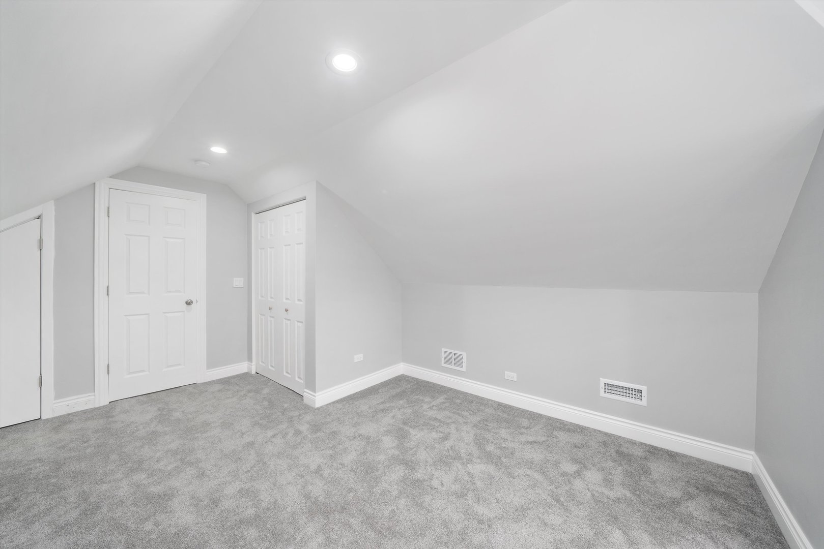 5237 Long Avenue Chicago, IL 60638 - Photo 23 of 41 a view of room