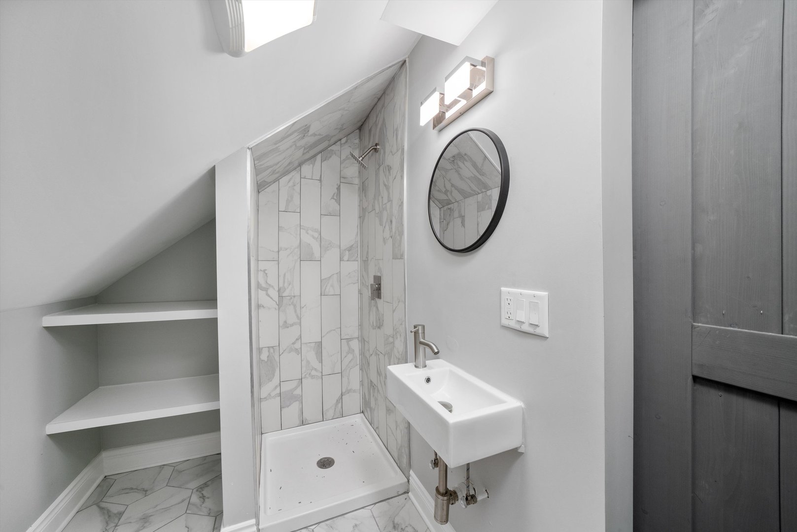 5237 Long Avenue Chicago, IL 60638 - Photo 25 of 41 a bathroom with a bathtub and a sink