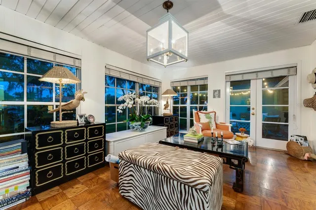 $3,850,000 | 1542 Gulfview Drive, Sarasota, FL 34239