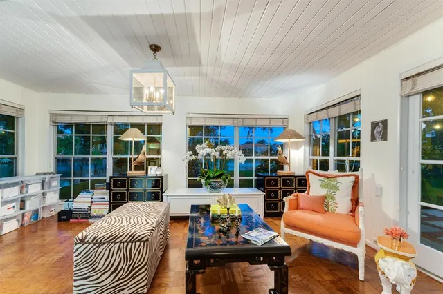 $3,850,000 | 1542 Gulfview Drive, Sarasota, FL 34239