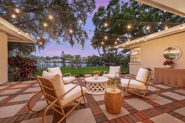 $3,850,000 | 1542 Gulfview Drive, Sarasota, FL 34239
